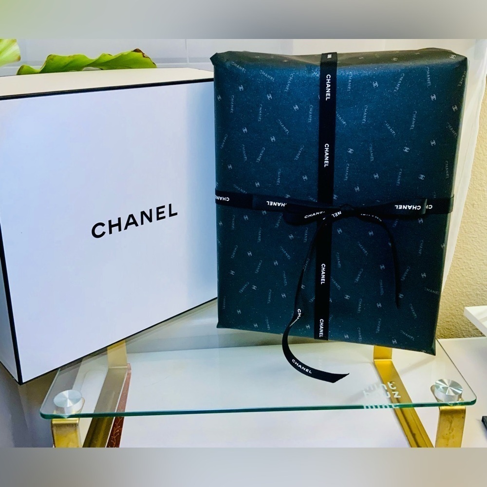 Chanel Ribbon & Gift wrapping paper 18”wide - Vintage Authentic brand new 🎁 - Picture 6 of 10